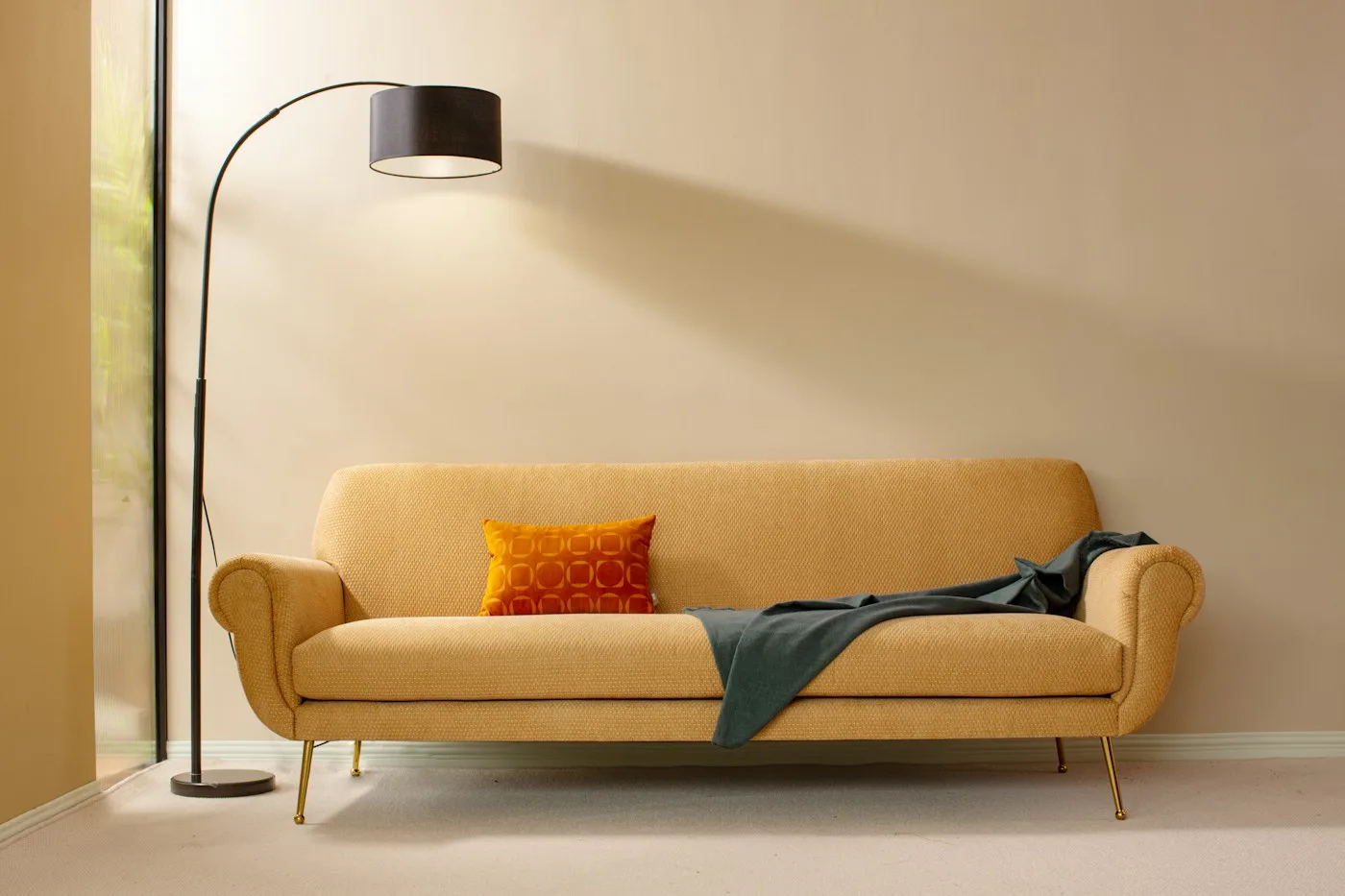 Édition Lampadaire Arc en Marbre et Laiton Studio